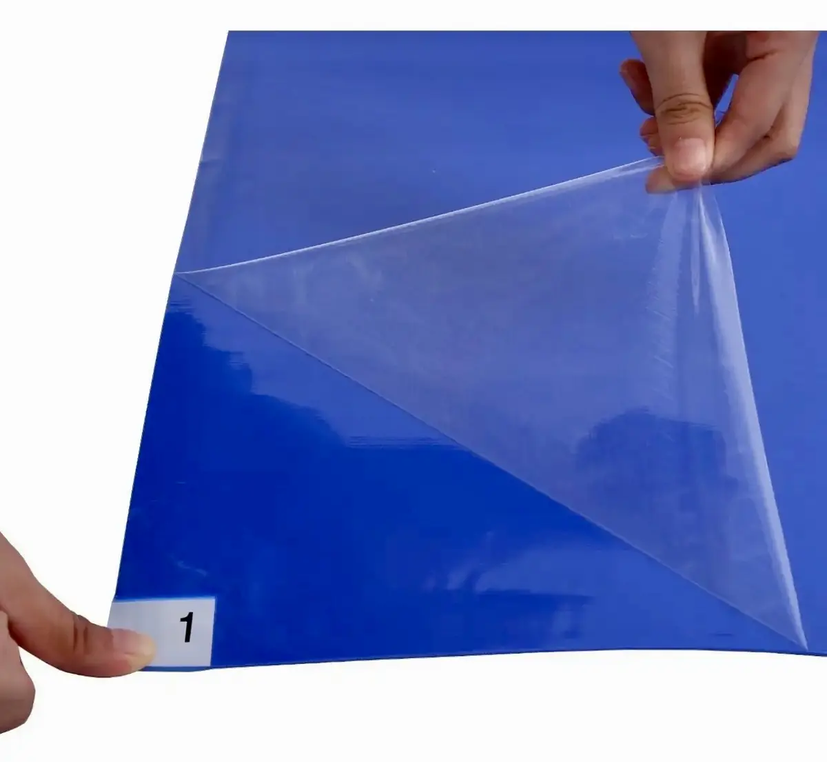Retiro de la capa superior de un Sticky Mat azul
